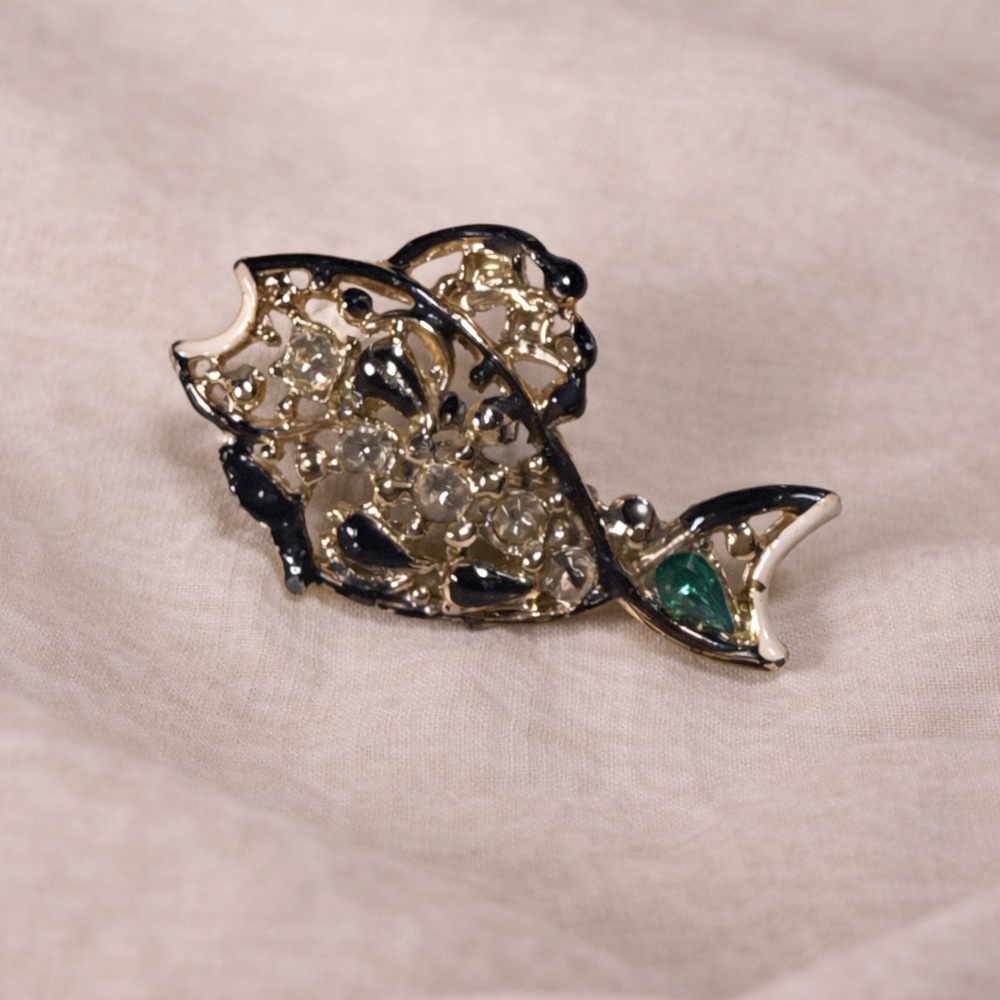Vintage Fish Brooch Black Enamel Rhinestone Gold Tone nautical Pin Ocean